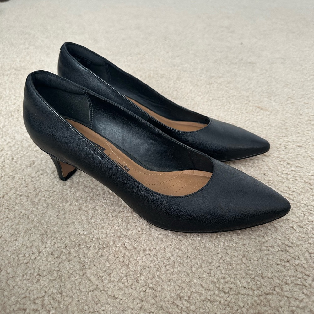 CLARKS Leather Pump